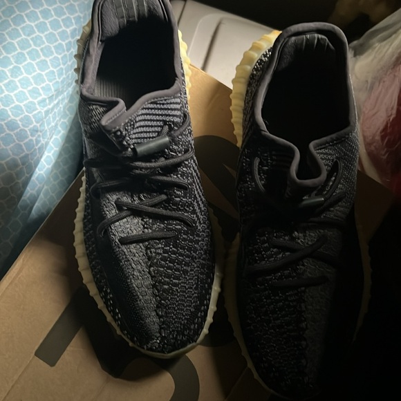 Yeezy “Carbon” Mens 9.5 with box - Picture 5 of 5